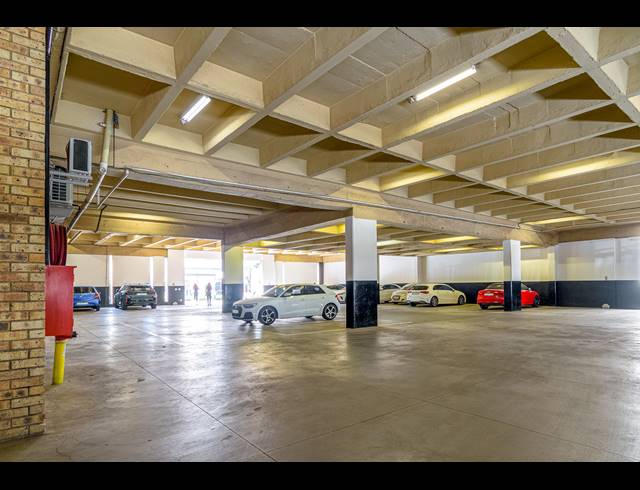 8,326.40M² OFFICE FOR SALE IN SANDOWN